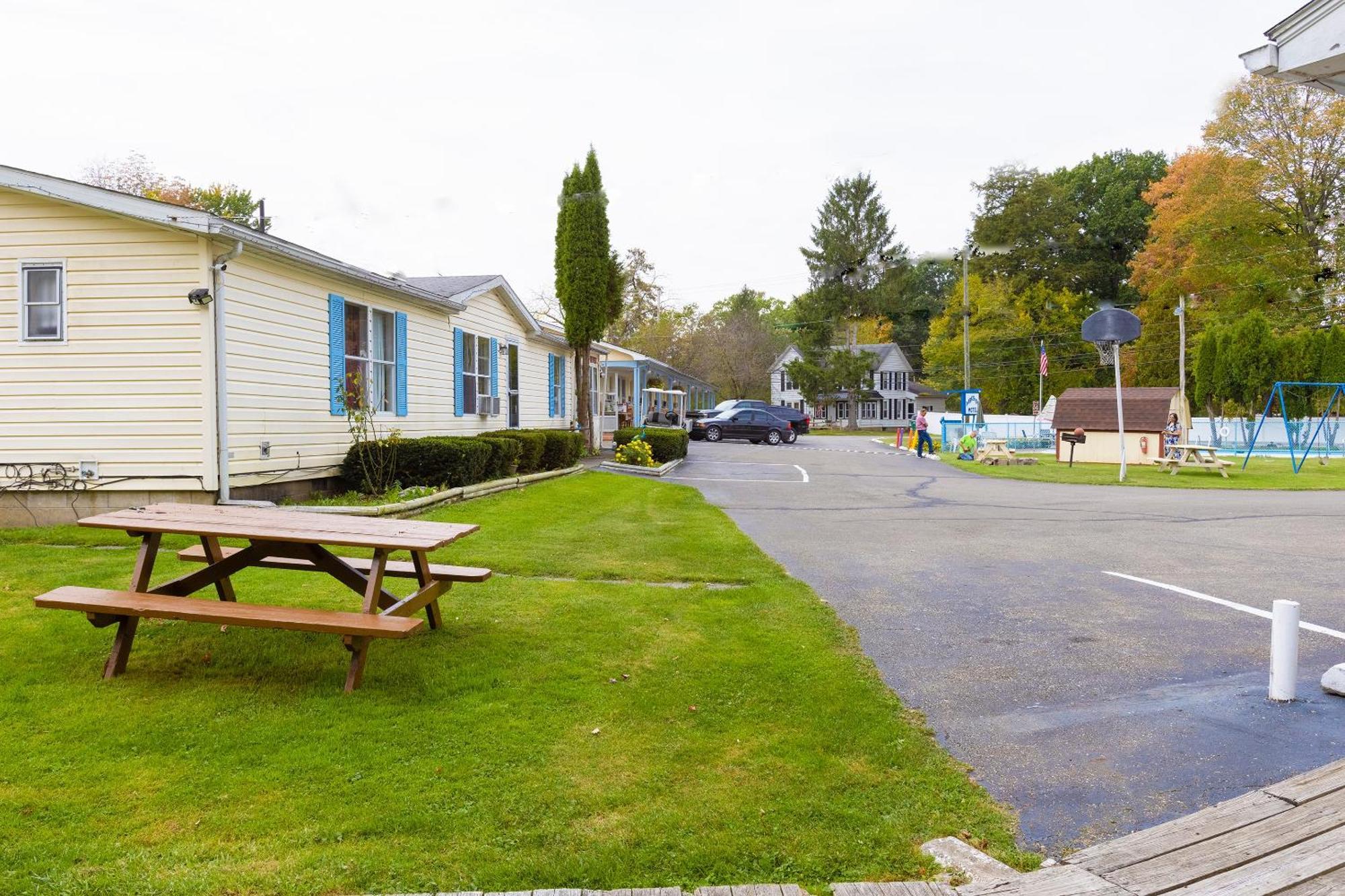 Parkside Motel By Oyo Meadville Conneaut Lake Conneaut Lakeshore Exterior photo
